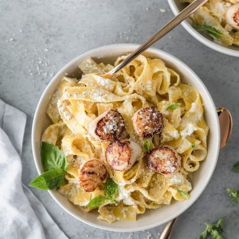 Paparadelle Recipes, Light Pasta Dishes, Scallop Pasta, Gold Fork, Light Pasta, Pappardelle Pasta, Plats Healthy, Seared Scallops, Pasta Pasta