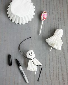 bootiful halloween ghost lollipop party favors Halloween Ghost Lollipops, Sucker Ghosts, Lollipop Ghost, Ghost Party Favors, Ghost Theme Party, Ghost Lollipops, How To Make Ghosts, Raccoon Halloween, Halloween Lollipop