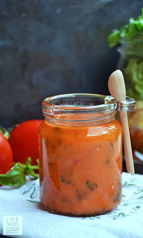 Tomato Vinaigrette Dressing, Tomato Salad Dressing, Tomato Vinaigrette, Slaw Dressing, Salad Dressing Recipes Homemade, Vinaigrette Recipes, Homemade Salads, Vinaigrette Dressing, Homemade Dressing