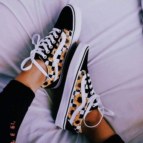 Cute Vans, White Vans, Hype Shoes, Custom Vans, Aesthetic Shoes, Cool Shoes, Dream Shoes, Old Skool, Custom Shoes