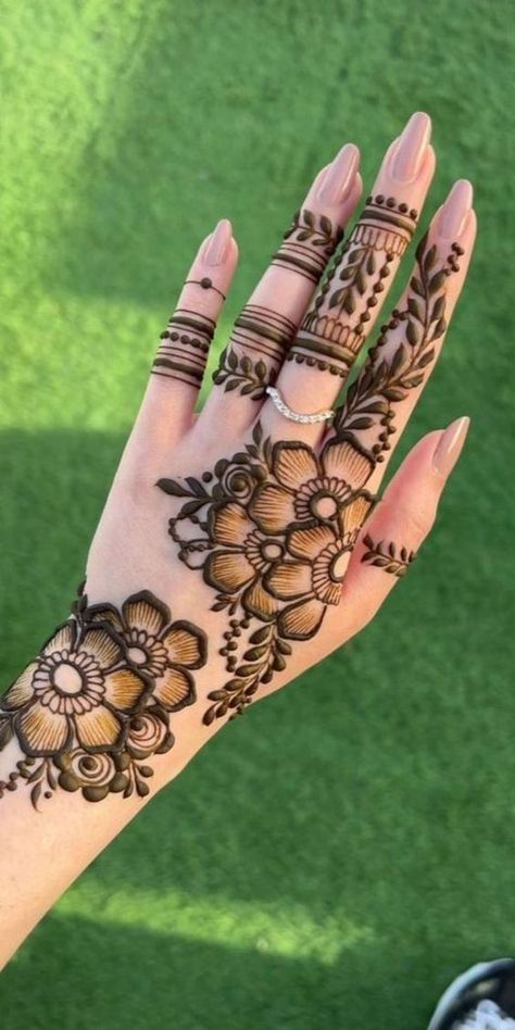 Fashion: #fashion, #style, #outfitinspiration, #beauty Glowup Checklist, Mehandi Ideas, Cone Designs, Front Mehndi, Henna Tattoo Design, Beautiful Simple Mehndi Design, Henna Flower Designs, Short Mehndi Design, Palm Mehndi Design