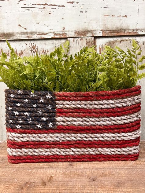 Americana Crafts Diy, Diy Americana Decor, Americana Party, Diy Patriotic Decor, Fouth Of July Crafts, Red White And Blue Party, White And Blue Party, 4th Of July Fun, Diy Flag