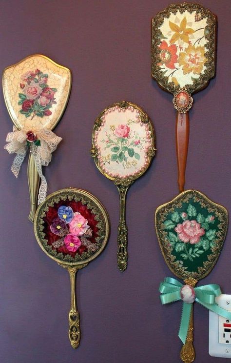 Jewel’s Corner - Beautiful vintage hand mirrors found on... Antique Vanity Set, Hand Mirrors, Vanity Sets, Mirror Makeover, Antique Mirrors, Antique Vanity, Decorative Mirrors, Vanity Accessories, Dresser Sets