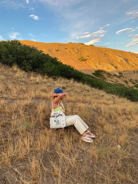 Summer pic inspo, tote bag, overalls, platform tevas Platform Tevas Outfit, Midform Teva Outfit, Platform Teva Outfit, Teva Midform Sandals Outfit, Totebag Photoshoot Outdoor, Platform Tevas, Summer Bags Beach Aesthetic, Platform Teva, Teva Outfit