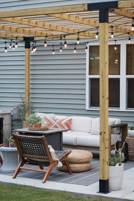 Turning a Basic Concrete Patio into A Pretty Patio with a Modern Pergola Pergola Diy, Concrete Patios, Garden Patio Decor, Patio Pergola, Modern Pergola, Pergola Design, Patio Diy, Beautiful Patios, Pergola With Roof