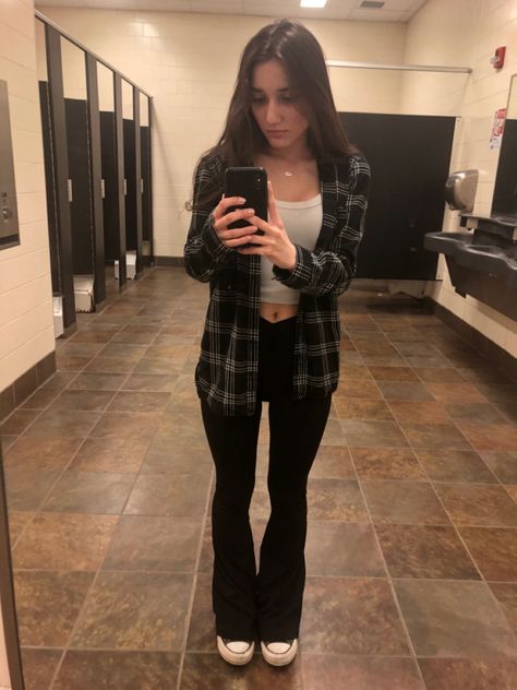 Alt Flare Leggings Outfit, Black And Grey Flannel Outfits, Flare Leggings And Flannel Outfit, Outfits With Black Flannel, Flared Leggings With Converse, Grunge Flared Leggings Outfit, Flares And Converse, Flannel With Flare Leggings, Flare Leggings With Converse