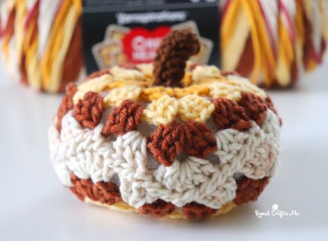 Granny Square Crochet Pumpkin - Repeat Crafter Me Free Halloween Granny Square, Granny Square Pumpkin Pattern Free, Granny Square Pumpkin Pattern, Free Autumn Crochet Patterns, Crochet Fall Patterns Free, Gingerbread Man Gift, Pumpkin Patterns Free, Patterns Halloween, Crochet Ghost