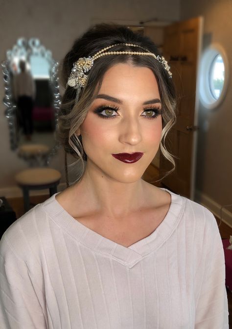 Great Gatsby wedding theme in Charlottesville wedding.  Glam wedding makeup. Gatsby Makeup And Hair, 1920s Makeup Gatsby, Great Gatsby Wedding Theme, Great Gatsby Makeup, Old Hollywood Makeup, Gatsby Makeup, Great Gatsby Hairstyles, Great Gatsby Prom, Gatsby Hair