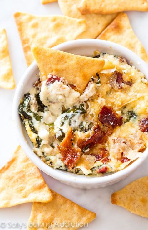 Bacon Spinach Dip, Warm Spinach Dip, Savory Dips, Sally's Baking, Supper Ideas, Buffalo Chicken Dip, Spinach Dip, Think Food, Finger Food Appetizers