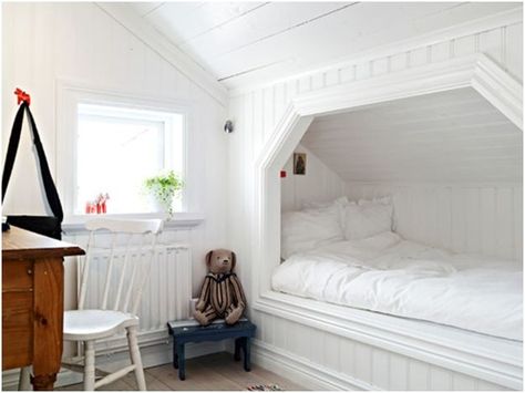 Always love a kid's bed in a nook like this (even a guest room bed) Built In Daybed, Alcove Bed, Attic Bed, Mommo Design, Bed Nook, Built In Bed, Attic Bedrooms, Attic Spaces, Loft Room