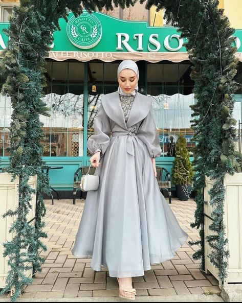 Long Sleeve Elegant Dresses, Modest Outfits Muslim, Outfits Muslim, Evening Wear Dresses, Lace Dress Styles, Hijab Style Casual, Islamic Dress, Women Dresses Classy, Elegant Dresses Classy