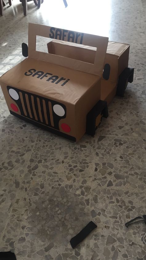 Jeep Costume, Dog Photobooth, Safari Bus, Safari Birthday Party Decorations, Cardboard Box Car, Jungle Theme Birthday Party, Safari Jeep, Lion King Party, Cardboard Car