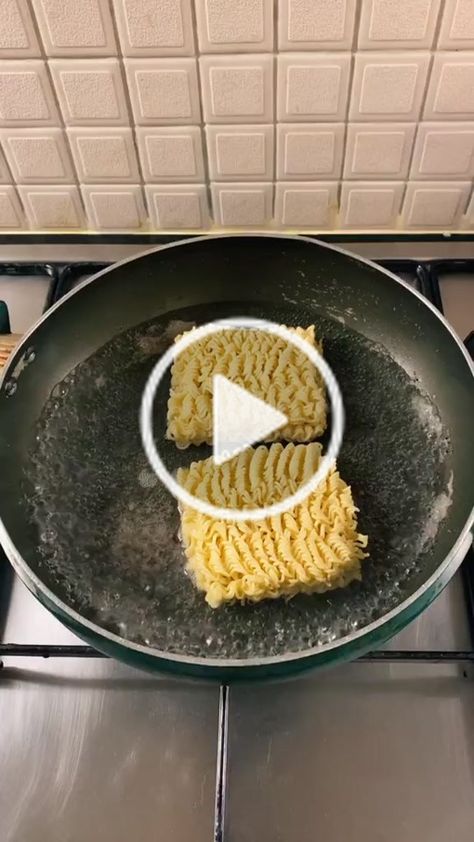 Roman Noodles, Homemade Ramen Noodles, Noodles Ideas, Ramen Recipes Easy, Roman Food, Easy Ramen, Noodles Ramen, Ramen Recipe, Homemade Ramen