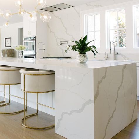 White Kitchen With Marble, Countertop Waterfall, Table Trends, Kitchen With Marble, Waterfall Kitchen, Kitchen Design Countertops, Latest Kitchen Trends, Island Countertop, Waterfall Island