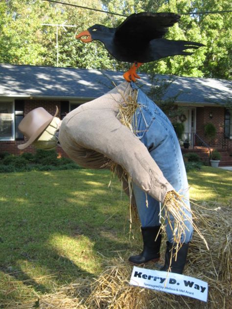 Patriotic Scarecrow Ideas, Crow Scarecrow, Unique Scarecrow Ideas, Creative Scarecrow Ideas, Funny Scarecrow Ideas For Contest, Scarecrow Contest Ideas, Funny Scarecrow Ideas, Scarecrow Contest Winners, Scarecrow Ideas For Contest