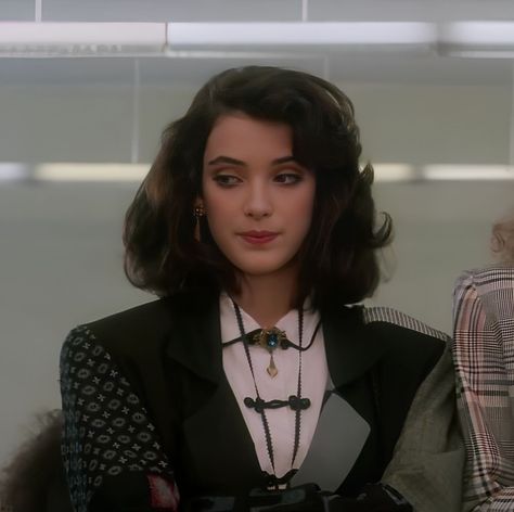 Veronica Sawyer Icon, Veronica Sawyer, Heathers The Musical, Short Hair, Heathers, A Woman, Musical, Tumblr, Hair