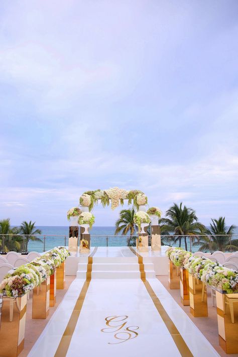 Miami Beach Wedding Venues, Miami Beach Edition Wedding, Destination Wedding Ideas Beach, Formal Beach Wedding, Luxury Beach Wedding, Beach Hotel Wedding, Modern Beach Wedding, Gold Beach Wedding, Miami Beach Edition