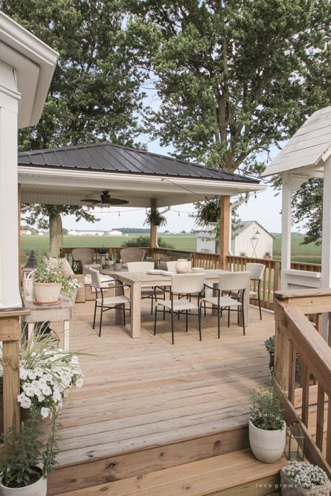 Deck Addition, Beautiful Outdoor Living Spaces, Fresh Farmhouse, Patio Deck Designs, Casa Exterior, Outside Living, Dream Backyard, Decor Minimalist, Backyard Patio Designs