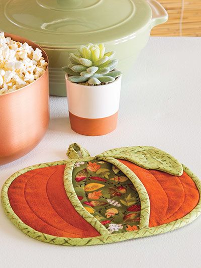 Pumpkin Pot Holder, Pumpkin Pot, Sewing Darts, Diy Sewing Gifts, Beginner Sewing Patterns, Beginner Sewing, Beginner Sewing Projects Easy, Leftover Fabric, Sewing Projects For Beginners