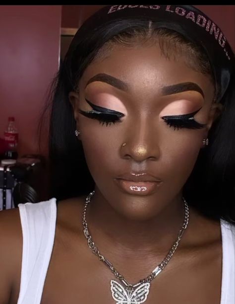 Neutral Makeup Look, Glossy Lips Makeup, Maquillage Yeux Cut Crease, Birthday Makeup Looks, Daytime Makeup, Face Beat Makeup, Brown Girls Makeup, Makeup For Black Skin, Red Eyeshadow