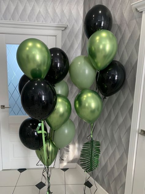 Black Green And Gold Balloons, Green Birthday Decorations For Man, Green Black And Silver Party Decorations, Green And Black Birthday Theme, Green Bday Decorations, Black And Green Birthday Decor, Green 21st Birthday Ideas, Dark Green Birthday Theme, Green And Black Balloons