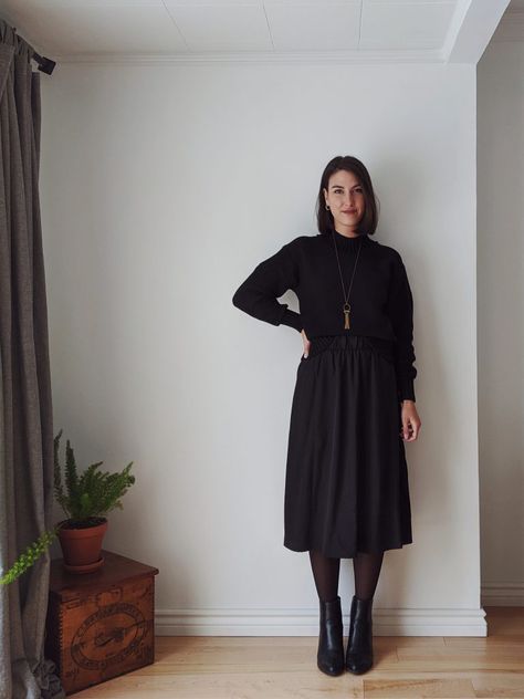 10 easy ways to wear a midi skirt - PetraAlexandra Blog Black Skirt Winter Outfit, Black Skirt Winter, Black Skirt Outfit Winter, Black Midi Skirt Outfit, Skirt Winter Outfit, Midi Skirt Outfit Winter, Midi Black Skirt, 2025 Wardrobe, A Line Skirt Outfits