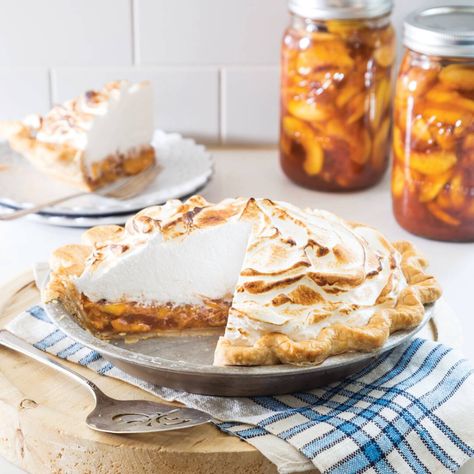 Peach Meringue Pie, Peach Meringue, Amazing Pies, Peach Filling, Spiced Peaches, Peach Pie Filling, Fruit Pies, Peach Recipes, Dump Cakes