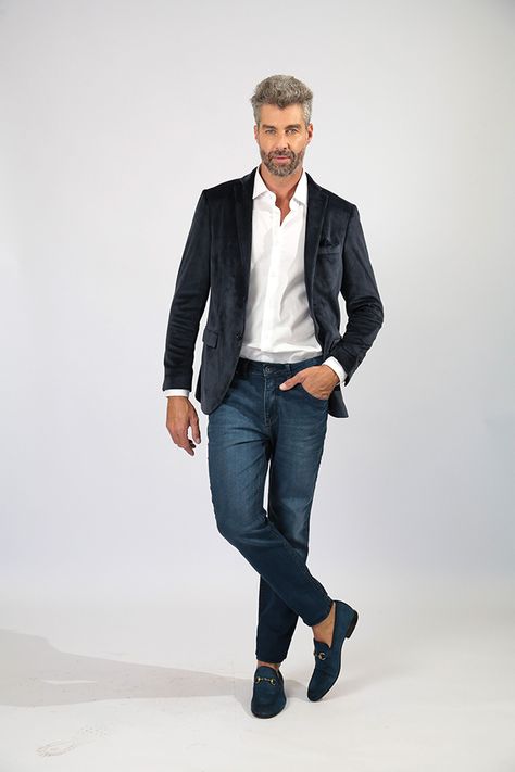 Blue Jeans Men, Smart Casual Office, Grey Hair Men, Indigo Jeans, Navy Blazer, Jeans Men, Grey Hair, Black Blazer, Smart Casual