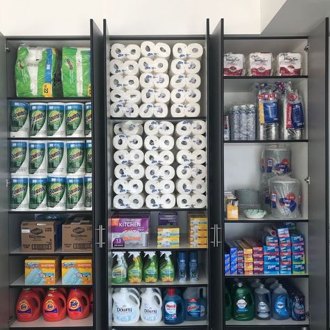 Stock Pile Organization, Desain Pantry Dapur, Garage Storage Inspiration, Cleaning Supplies Organization, Desain Pantry, House Organisation, College Organization, Garage Makeover, Garage Storage Organization