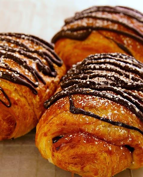 DIY Recipe | EASY Chocolate-Filled Croissants ~ French "Pain au Chocolate" with step-by-step photos ... #holiday baking #dessert Filled Croissant Recipe, Croissants Recipe, Croissant Recipe, Chocolate Croissant, Scrumptious Desserts, Diy Recipe, Think Food, Köstliche Desserts, Bread And Pastries