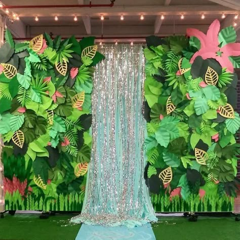 Ambientación para fiesta de la selva Jungle Theme Classroom, Jungle Theme Birthday Party, Rainforest Theme, Jungle Thema, Jungle Decorations, Tropical Party Decorations, Jungle Theme Parties, Jungle Theme Birthday, Luau Theme Party