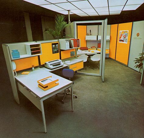 Mid Century Office, 70s Interior, Space Dividers, Retro Office, Computer Room, Retro Interior, Vintage Office, Cubicle, Office Interior Design