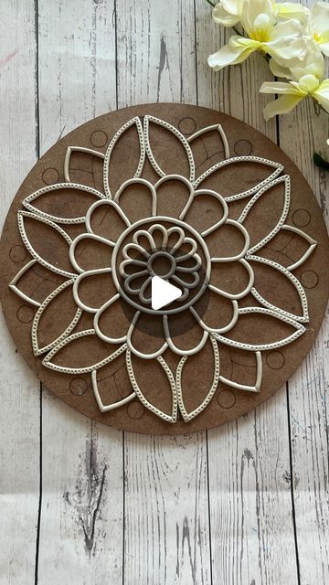 Mdf Board Art And Craft, Lippan Art Om Design, Mdf Crafts Ideas Wall Art, Mandala Art With Clay, Mandala Clay Art, Clay Mandala Art, Circle Lippan Art, Mdf Art Ideas, Lippan Art For Diwali