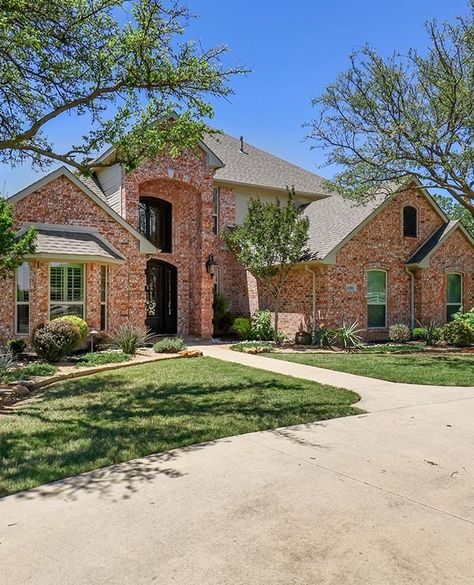 Texas Style Homes, Southlake Texas Homes, Loafing Shed, Southlake Texas, Coffee Table Magazine, Nice Homes, American House, Ft Worth, Home Magazine