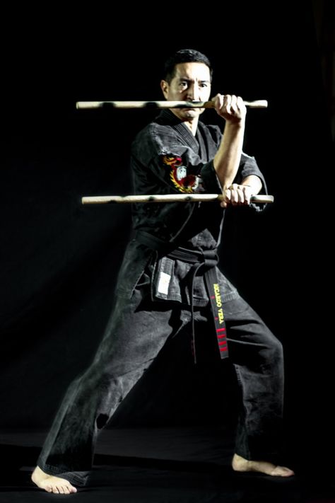 #kenpo #kenpokarate Escrima Sticks Pose, Kali Sticks, Kali Escrima, Kenpo Karate, Filipino Martial Arts, Stick Drawings, Arts Ideas, Martial Arts Styles, Reference Drawing