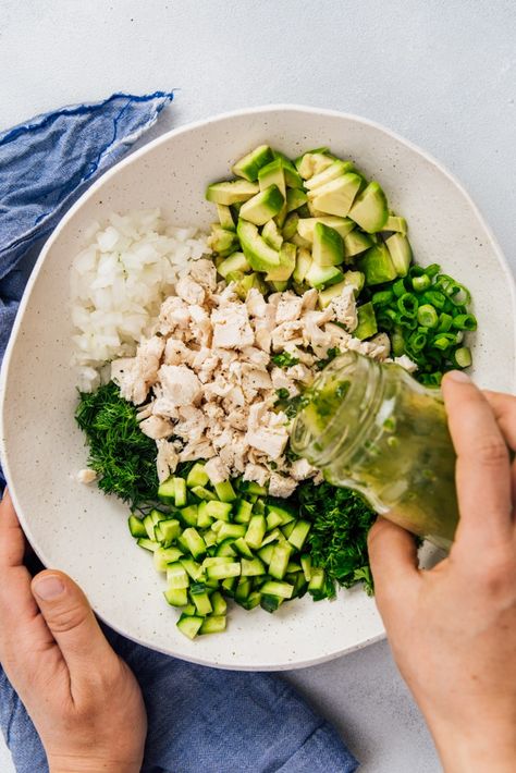 Avocado Chicken salad NO MAYO. With a mouthwatering vinaigrette. Makes a perfect summer lunch. #chickensalad #nomayosalad #mayofreechickensalad #lowcarbsalad No Dairy Chicken Salad, Chicken Salad Without Mayo, Chicken Salad No Mayo, Use Leftover Chicken, Mayo Salad, Turkish Chicken, Avocado Chicken Salad Recipe, Work Breakfast, Fruit Plus