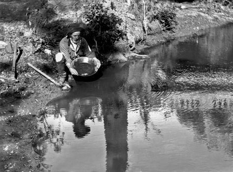 How the Gold Rush transformed California Vintage Wild West, California Gold Rush, Panning For Gold, The Great Migration, California Gold, Sierra Nevada Mountains, Mexican American, California Dreaming, Film Set