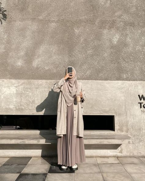 Outfit Muslimah Aesthetic, Muslimah Aesthetic Outfit, Ootd Muslimah Syari Casual, Hijab Outfit Syari, Outfits Aesthetic Hijab, Hijab Syar'i Style, Fotografi Fesyen, Korean Style Hijab, Muslimah Fashion Casual