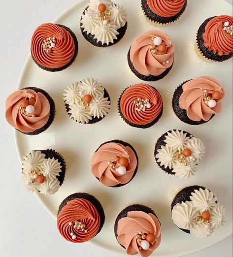 Classy Cupcake Ideas, Modern Cupcakes, Beautiful Cupcakes Birthday, Cupcake Icing Designs, Cakes For Sale, First Birthday Cupcakes, Bridal Shower Cupcakes, Wedding Cake Pops, Fall Cupcakes