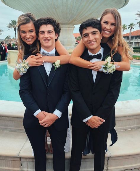 Best Prom Pictures, Prom Pics For Groups, Prom Picture Poses For Friend Groups, Prom Pictures Group Couples, 4 People Prom Pictures, Prom Photo Ideas Couple Funny, Prom Night Photos, Hoco Couple Pictures Funny, Homecoming Poses With Friends Boys