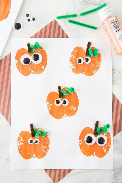 halloween crafts toddlers apple stamp Fun Diy Halloween Decorations, Dekorasi Halloween, Easy Thanksgiving Crafts, Halloween Crafts For Toddlers, Fun Fall Crafts, Fun Halloween Crafts, Halloween Arts And Crafts, Thanksgiving Crafts For Kids, Easy Halloween Crafts