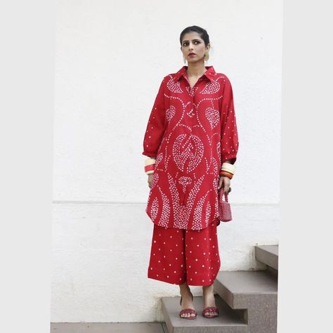 Red Bandhani Co-ord Set - Pure cotton - Hand knotted - Has pockets - Chic & comfy . . . . #ekdori #cottonkurti #coordsets #cottonkurti #kurtaset #kurtasalwaar #kurta #summerkurta #summerfashion #fashionblogger #indianstyle #streetstyleindia Co Ord Set, Co Ord, Pure Cotton, Hand Knotted, Fashion Blogger, Summer Fashion, Saree, Pure Products, Red