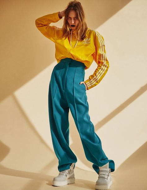 acuratedlife Blue Pants Outfit, Sports Fashion Editorial, Mode Editorials, Fitness Video, Style Sportif, Sport Style, Yellow Shirts, Fashion Editorial, Pavlova