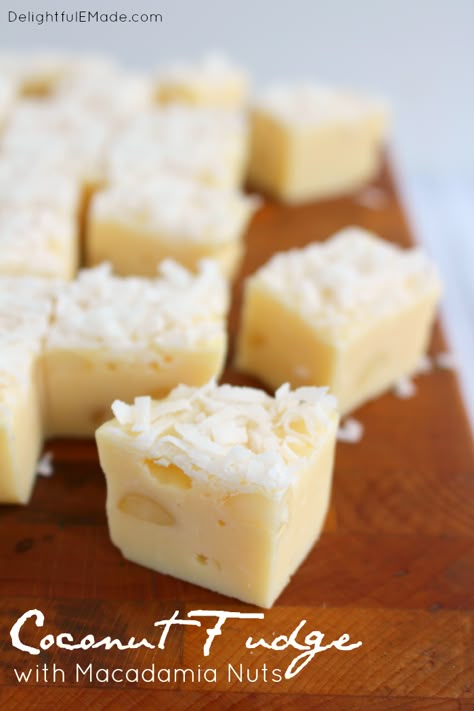 Coconut Fudge Recipe, Coconut Fudge, White Chocolate Coconut, Homemade Fudge Recipes, Fudge Recipes Easy, Dessert Aux Fruits, Homemade Fudge, Candy Recipes Homemade, Christmas Candy Recipes