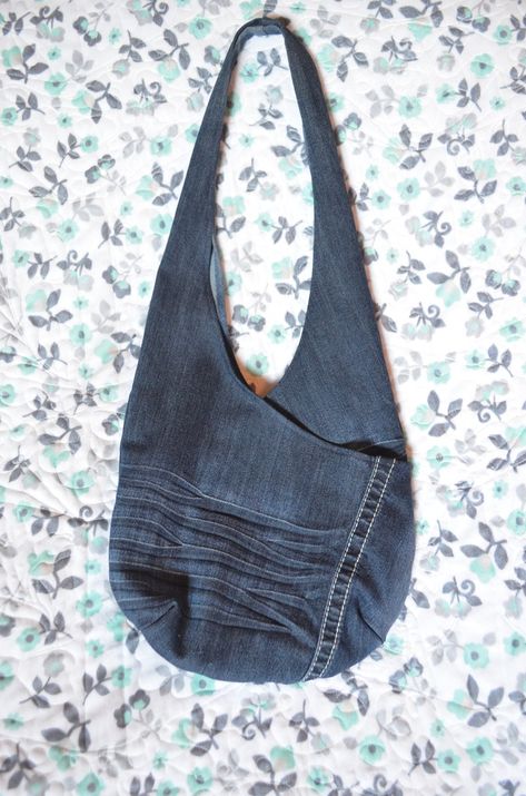 1-hour Sling Bag Pattern - Etsy UK Repurpose Old Jeans, Sling Bag Pattern, Hobo Bag Patterns, Bag Jeans, Make Your Own Clothes, Quilted Purses, Fabric Canvas, Jeans Diy, Patchwork Bags