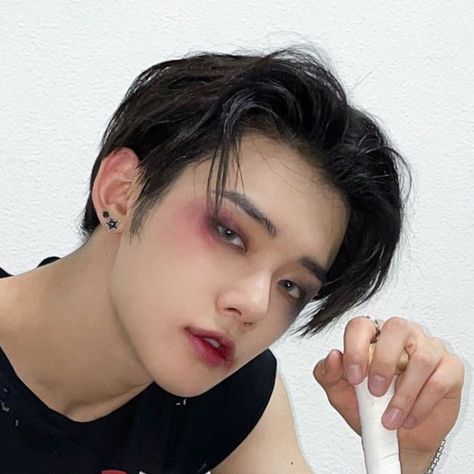 #yeonjun #yeonjuntxt #yeonjunicon #yeonjunicons #yeonjunaesthetic #yeonjunedit #yeonjuneditaesthetic #yeonjuncute #txtyeonjun #yeonjuncute Black Hair Vampire, Yeonjun Instagram, Vampire Makeup Looks, Vampire Makeup Halloween, Vampire Vibes, Supernatural Series, Male Vampire, Red Eyeliner, Ansan