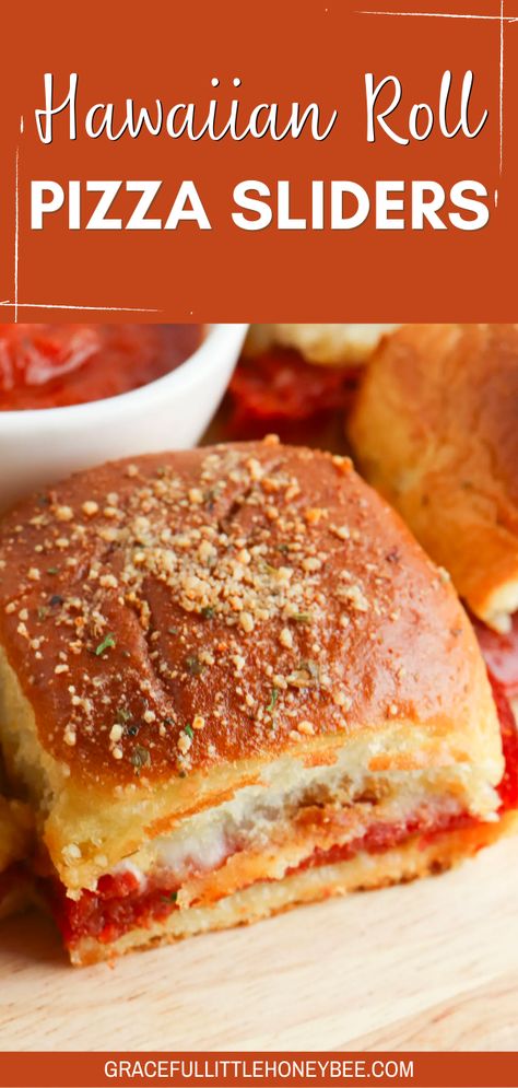 Baked Hawian Roll Sandwiches, King Hawaiian Pizza Sliders, Hawian Roll Dinner Ideas, Mini Hawaiian Roll Sliders, Hawian Roll Recipe Ideas, Pepperoni Pizza Sliders Hawaiian Rolls, Pizza Hawaiian Sliders, Hawaiian Roll Meals, Hawaiian Roll Pizza Sliders