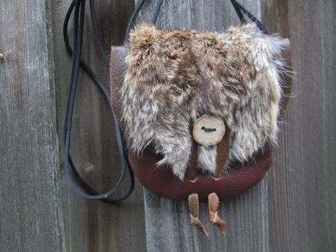 Viking Purse, Fur Projects, Rabbit Crafts, Gilet Crochet, Viking Costume, Fur Purse, Fairy Clothes, Fur Bag, Sewing Leather