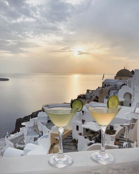 216 Likes, 31 Comments - Elisa Lunell (@elisalunell) on Instagram: “So ready to chase sunset views like this when this is over. 🌅 #greece #oiasantorini #thira” Greece Honeymoon, Santorini Sunset, Road Trip Places, Oia Santorini, Senior Trip, Greece Holiday, Greece Wedding, Instagram Photo Ideas Posts, Greek Island