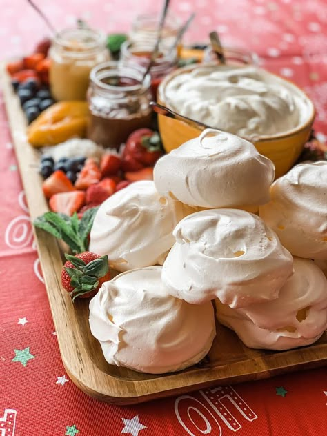 %%title%% %%page%% Pavlova Recipe, Dessert Platter, Party Food Platters, Christmas Lunch, Xmas Food, Christmas Cooking, Food Platters, Making Waves, Pavlova